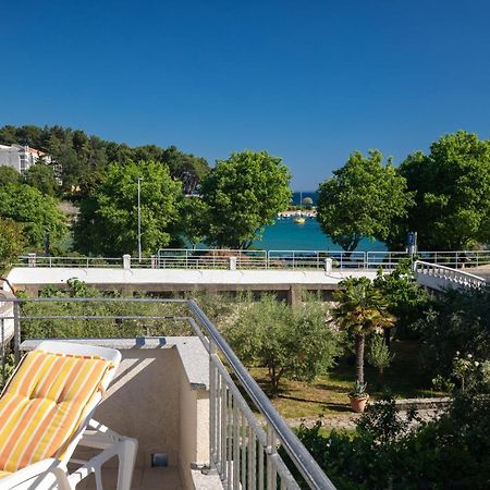 Apartment Portapisana Just 50M From The Beach Krk Town Exteriör bild