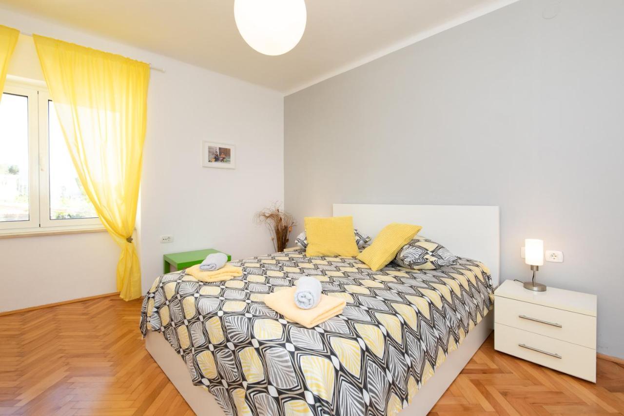 Apartment Portapisana Just 50M From The Beach Krk Town Exteriör bild
