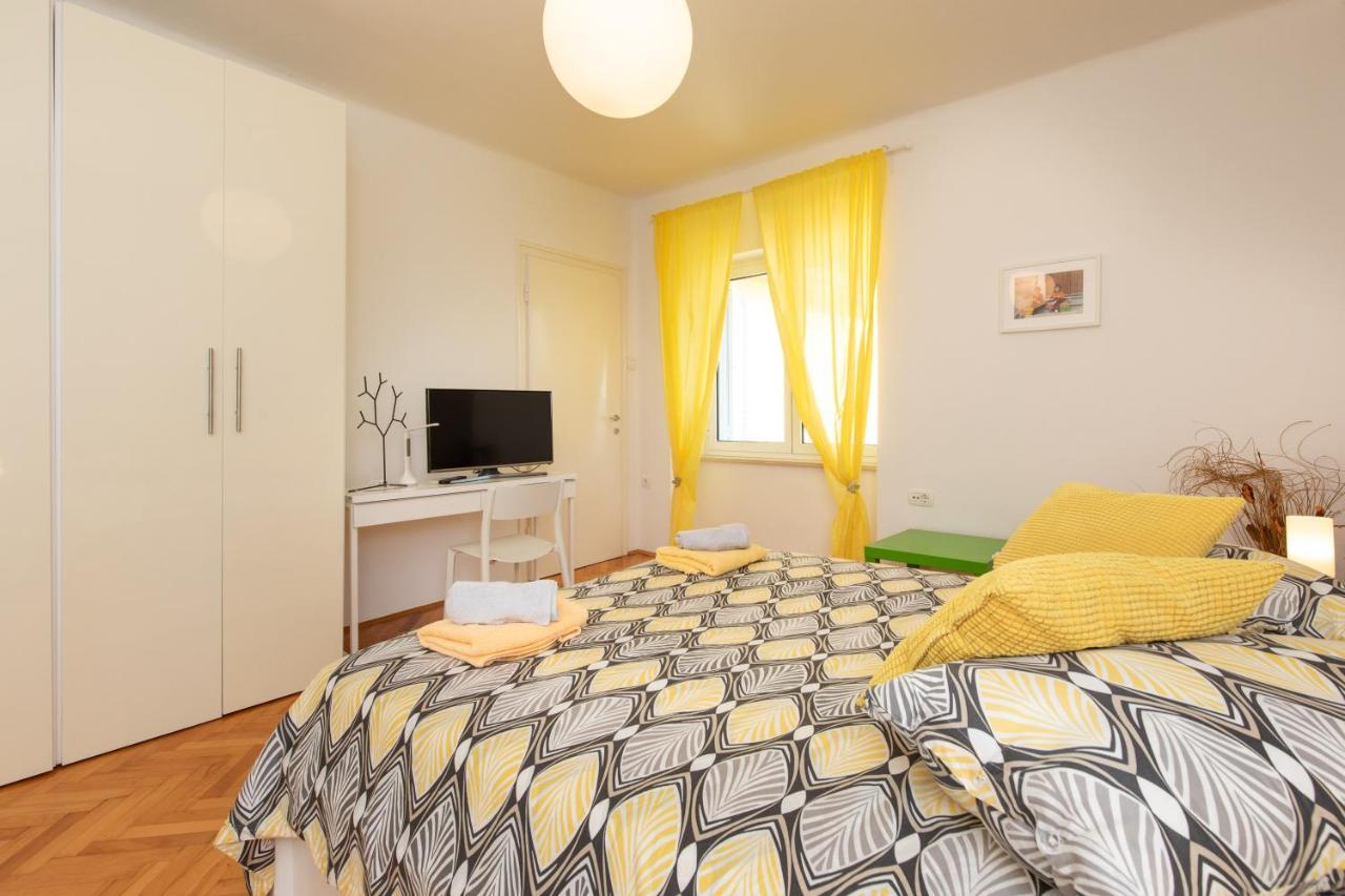 Apartment Portapisana Just 50M From The Beach Krk Town Exteriör bild