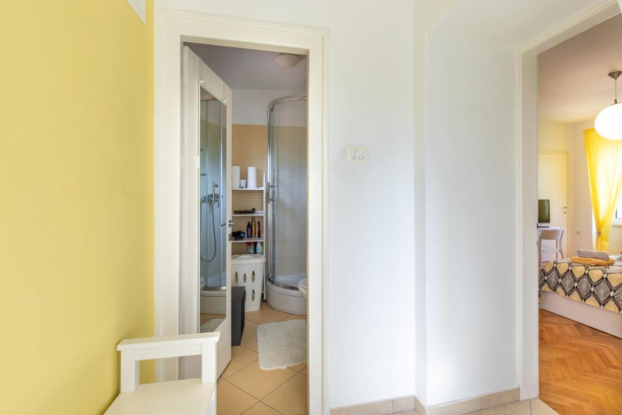 Apartment Portapisana Just 50M From The Beach Krk Town Exteriör bild
