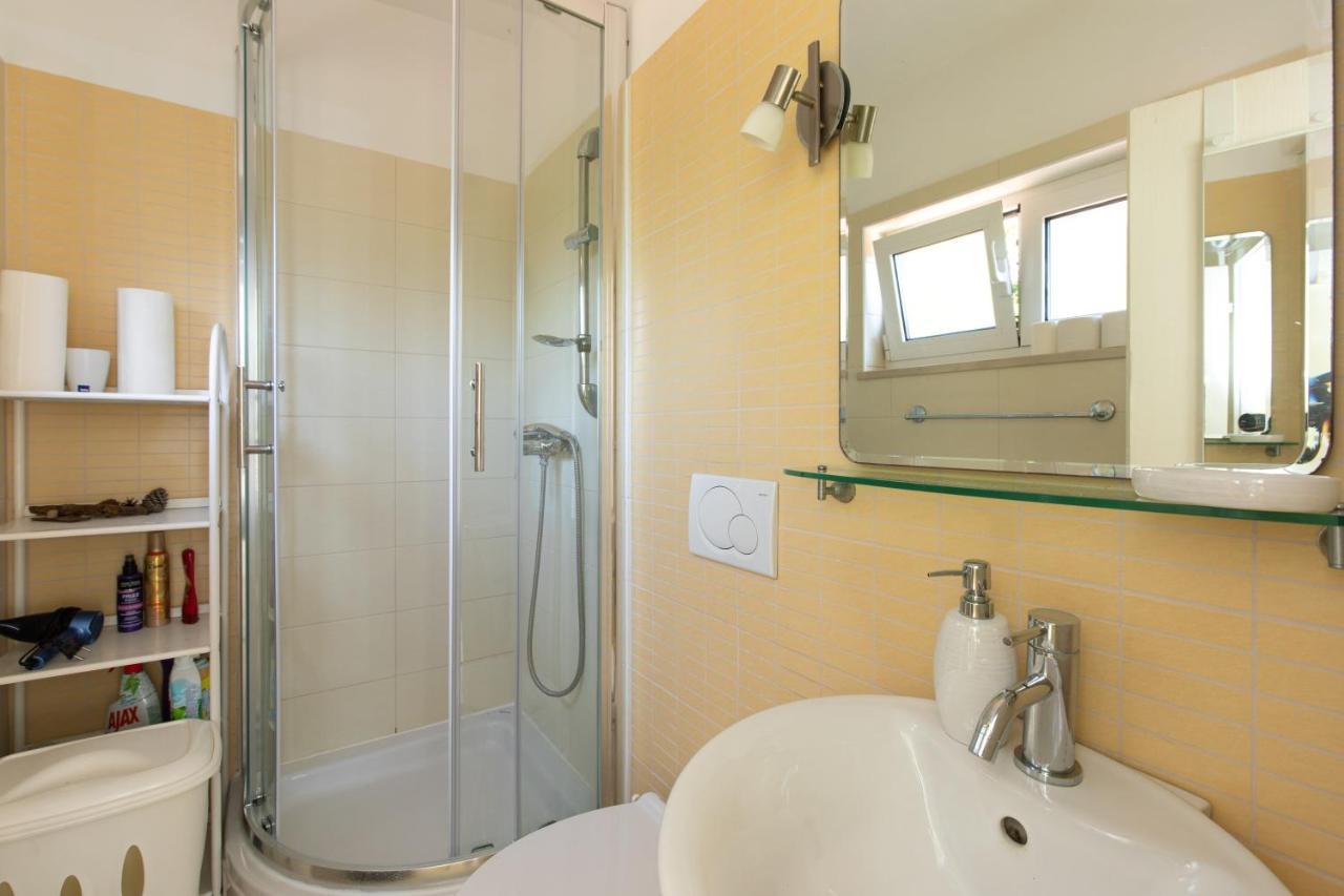 Apartment Portapisana Just 50M From The Beach Krk Town Exteriör bild