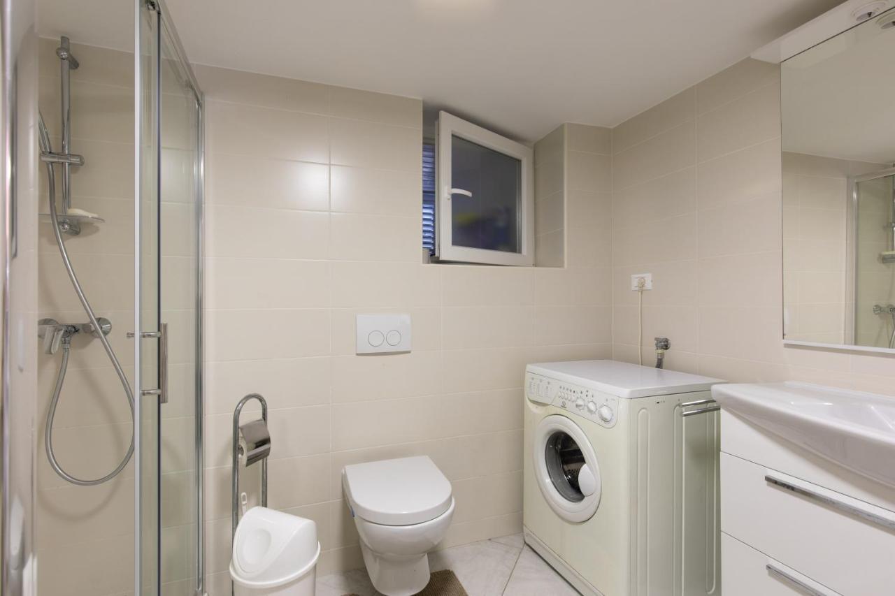 Apartment Portapisana Just 50M From The Beach Krk Town Exteriör bild
