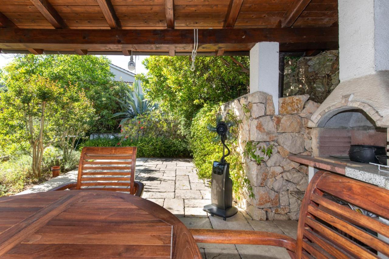 Apartment Portapisana Just 50M From The Beach Krk Town Exteriör bild