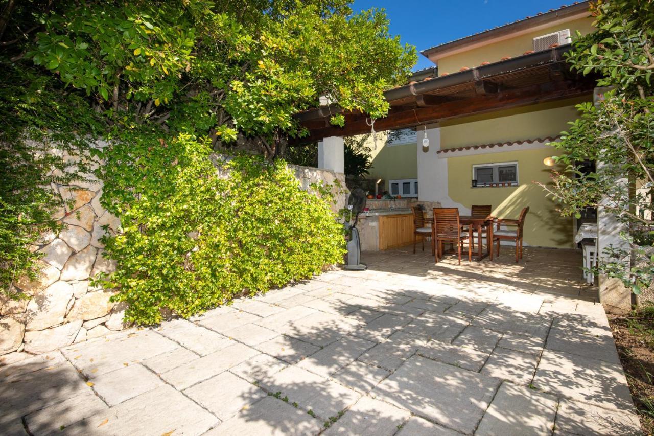 Apartment Portapisana Just 50M From The Beach Krk Town Exteriör bild