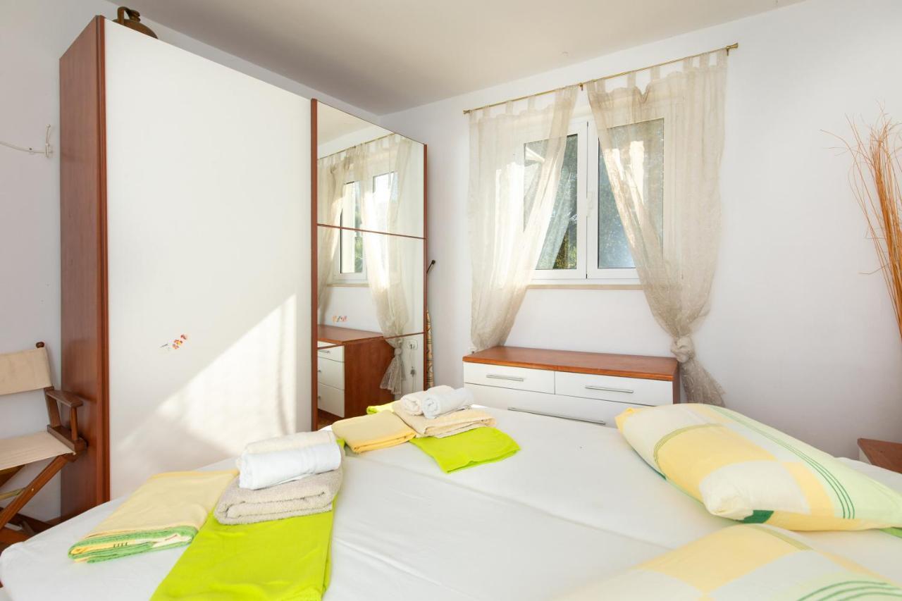 Apartment Portapisana Just 50M From The Beach Krk Town Exteriör bild