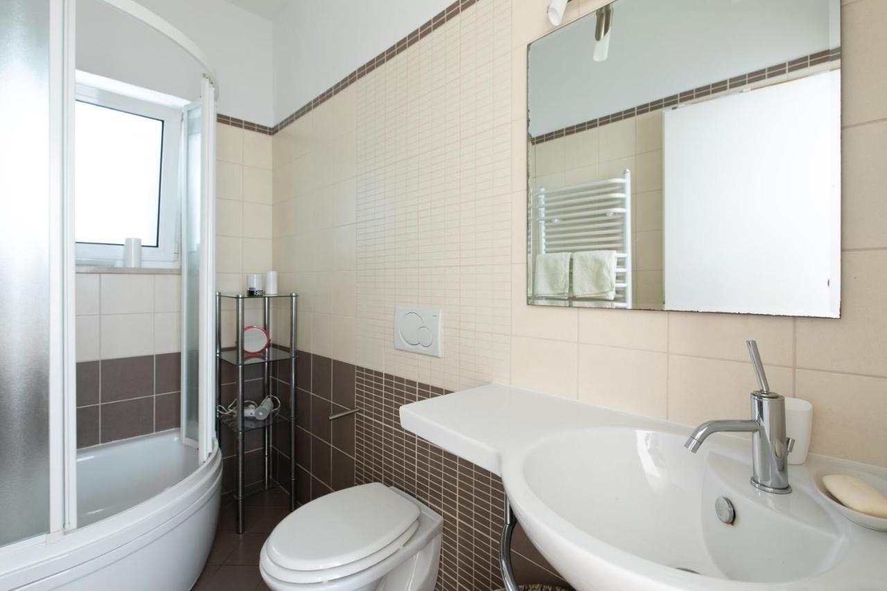 Apartment Portapisana Just 50M From The Beach Krk Town Exteriör bild