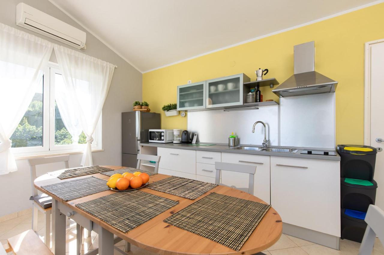 Apartment Portapisana Just 50M From The Beach Krk Town Exteriör bild