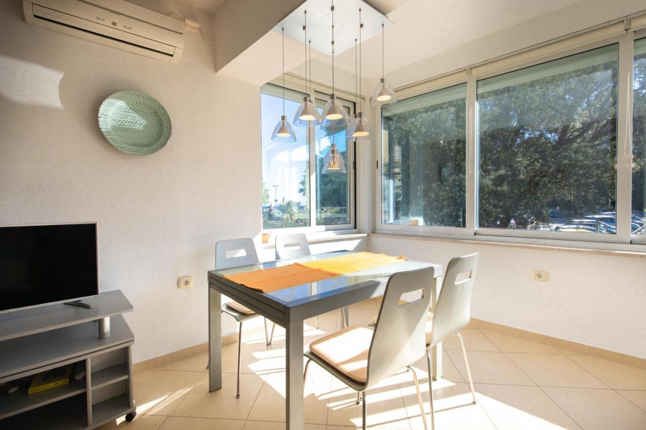 Apartment Portapisana Just 50M From The Beach Krk Town Exteriör bild