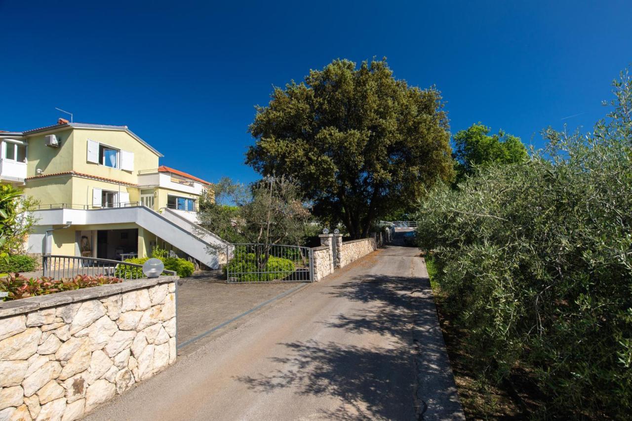 Apartment Portapisana Just 50M From The Beach Krk Town Exteriör bild