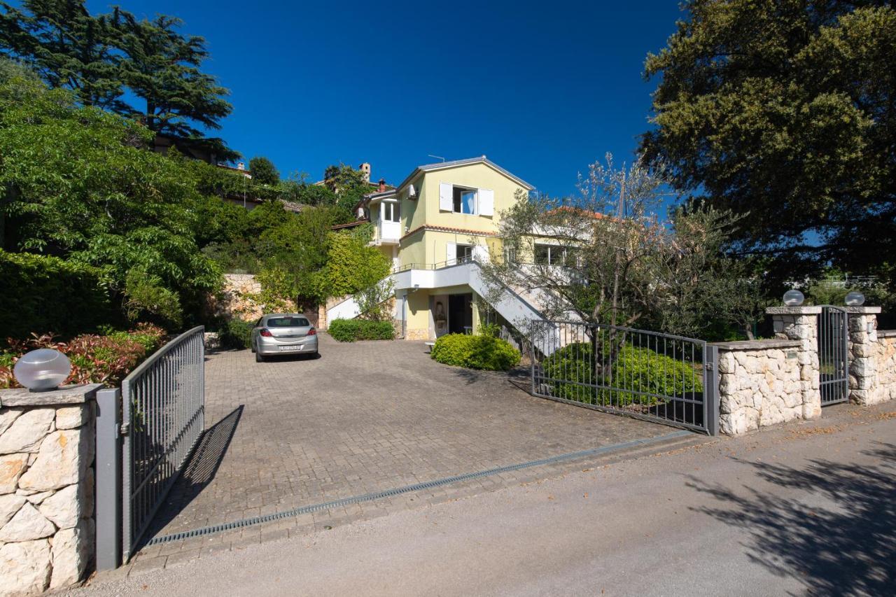 Apartment Portapisana Just 50M From The Beach Krk Town Exteriör bild